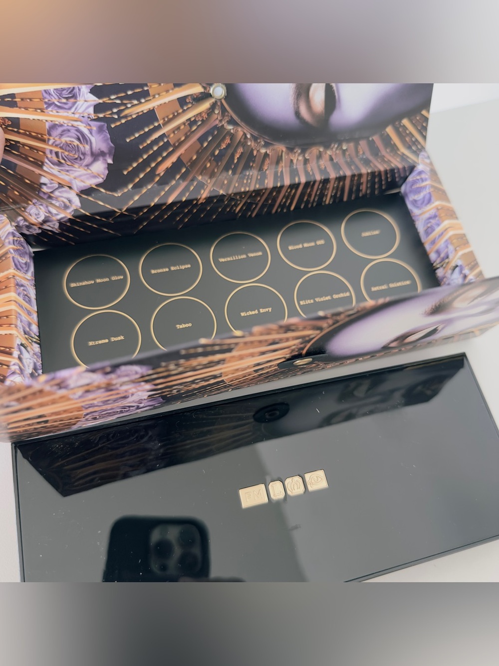 Pat McGrath Mothership VI: Midnight Sun Eyeshadow Palette - Picture 5 of 14